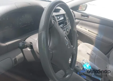 2004 Toyota Camry Le z USA, uszkodzony, nr VIN 4T1BE32KX4U364303